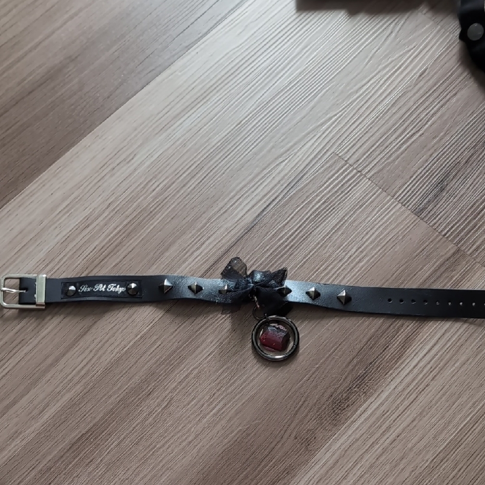 Sex Pot Revenge Choker Vtg